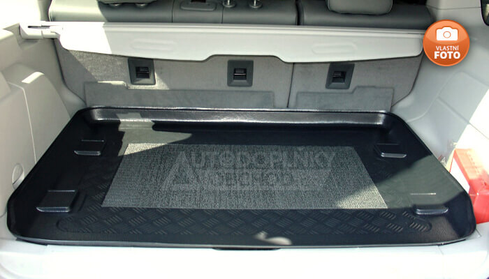 Vana do kufru přesně pasuje do zavazadlového prostoru modelu auta Jeep Cherokee 2008- 4x4